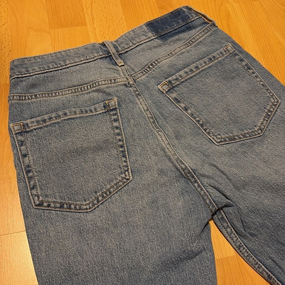 Hollister Ultra High-Rise Light Wash Relaxed Flare Jeans - Picture 4 of 6